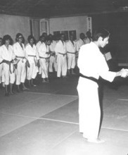 3 – Primeiro estágio de Karate-do dirigido pelo Mestre Tetsuji Murakami, Academia de Budo, 1971