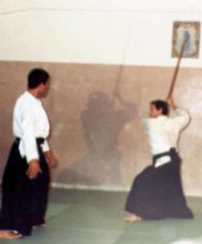 2 – Primeira cerimónia evocativa da figura do Mestre Correia Pereira, no primeiro aniversário do seu falecimento, Dezembro de 1983 Demonstração de Aikido por João Luís e José Araújo