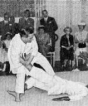 3 – Demonstração de Judo pelos Mestres Correia Pereira e Sebastião Durão perante altas individualidades japonesas e portuguesas, Academia de Judo, Rua de S. Paulo