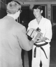 2 – Primeiro estágio de Karate-do dirigido pelo Mestre Tetsuji Murakami, Academia de Budo, 1971